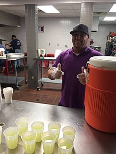 Manager Serves Lemondae