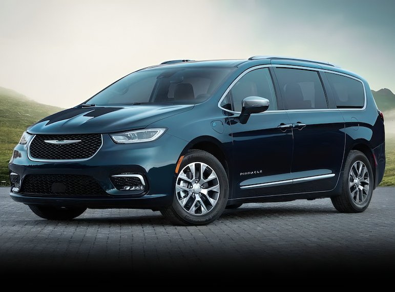 The 2025 Chrysler Pacifica’s interior is highlighted by an infotainment system that accommodates long drives & safety features.