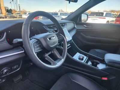 2025 Jeep Grand Cherokee Altitude 4x2