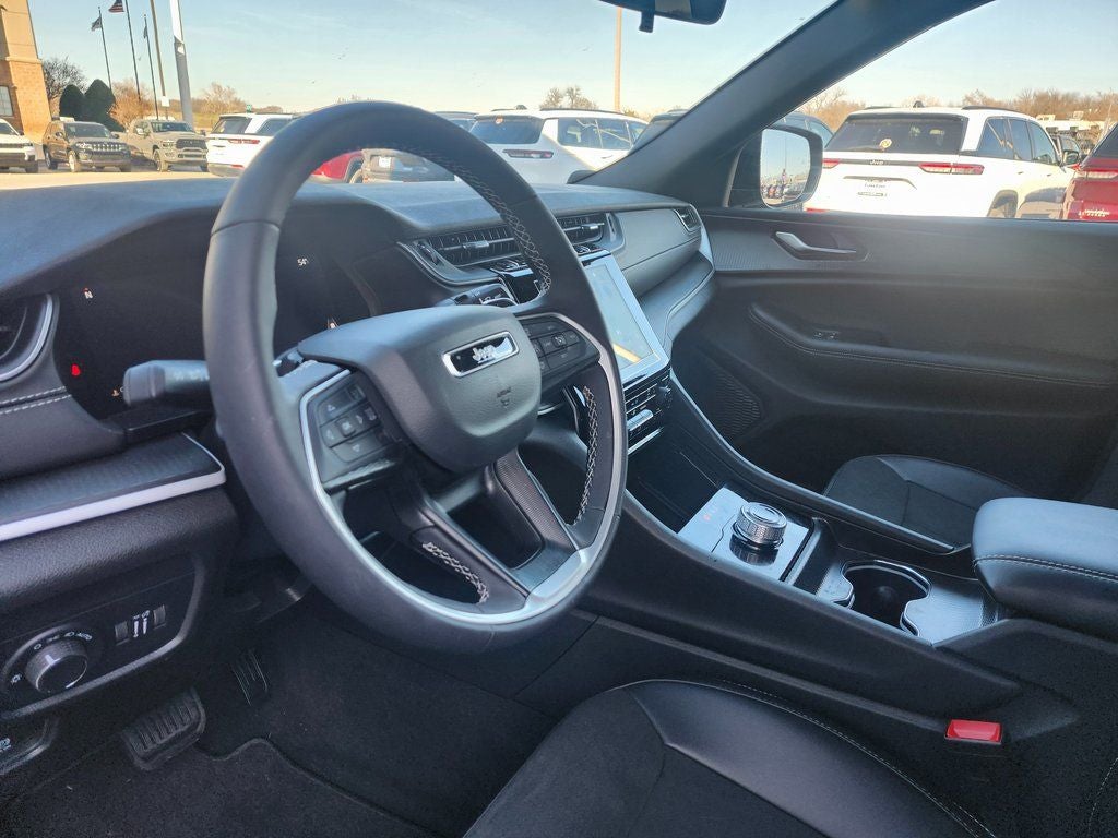 2025 Jeep Grand Cherokee Altitude 4x2