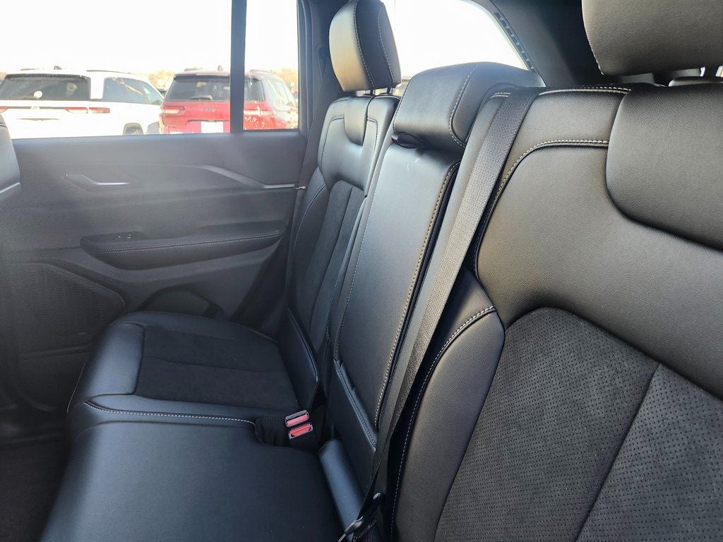 2025 Jeep Grand Cherokee Altitude 4x2