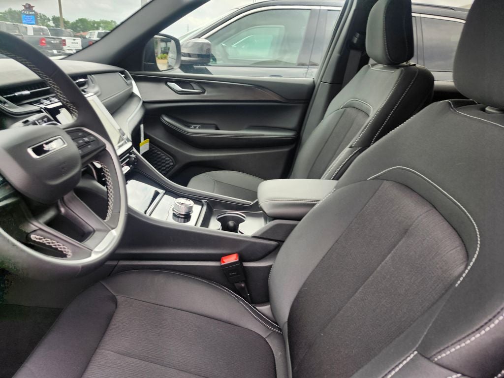 2026 Jeep Grand Cherokee GRAND CHEROKEE LAREDO 4X2