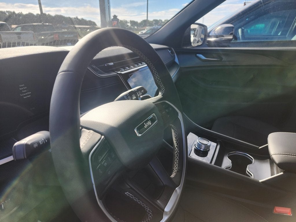 2025 Jeep Grand Cherokee GRAND CHEROKEE LAREDO X 4X2