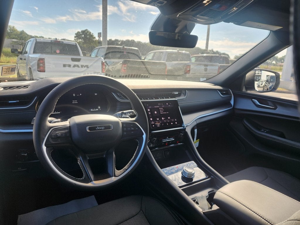 2025 Jeep Grand Cherokee GRAND CHEROKEE LAREDO X 4X2