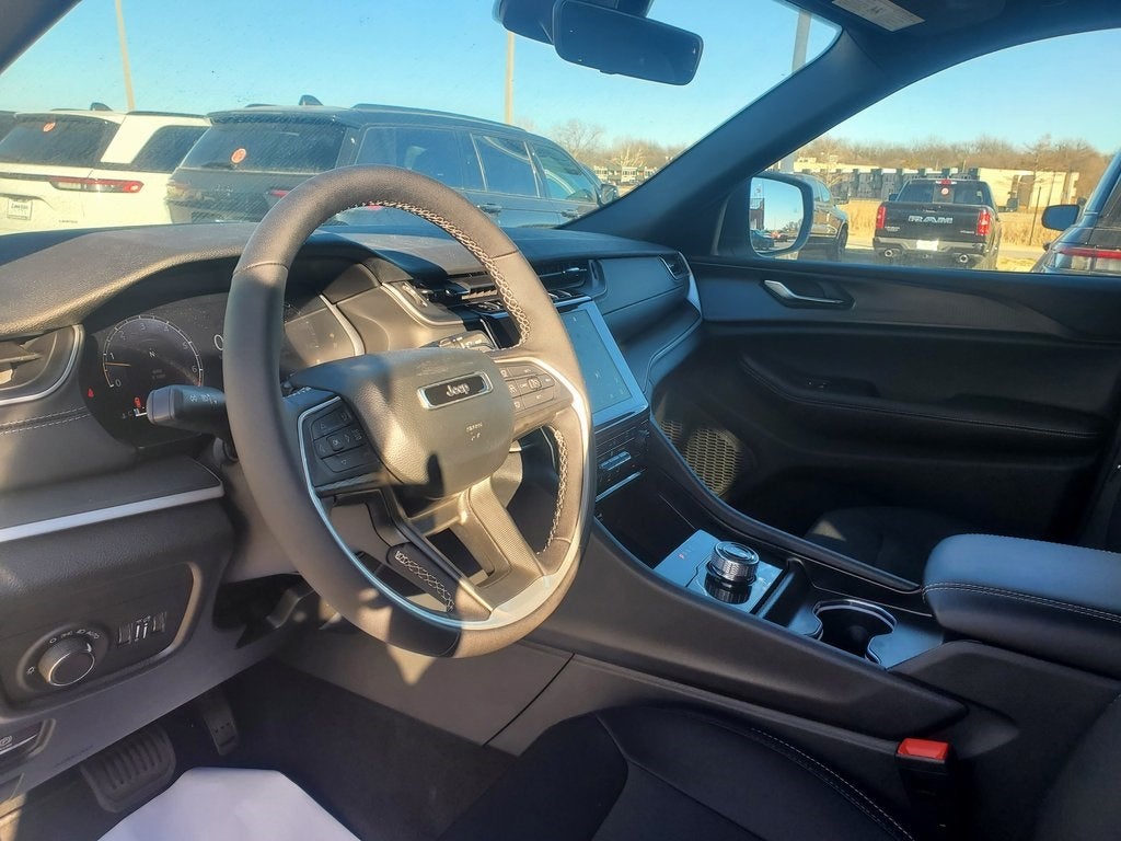 2025 Jeep Grand Cherokee GRAND CHEROKEE LAREDO X 4X2