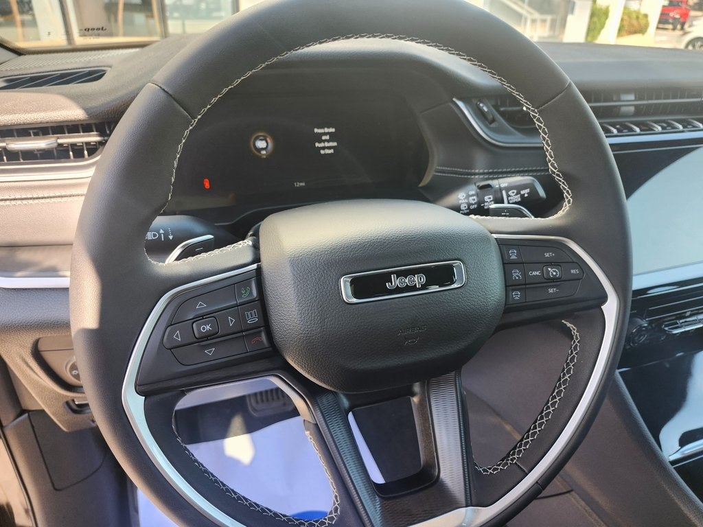 2025 Jeep Grand Cherokee GRAND CHEROKEE LAREDO X 4X2