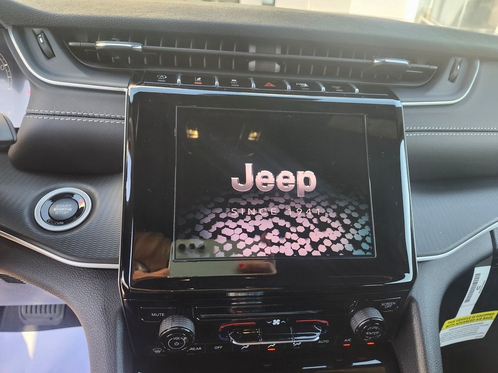 2025 Jeep Grand Cherokee GRAND CHEROKEE LAREDO X 4X2