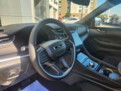 2025 Jeep Grand Cherokee GRAND CHEROKEE LAREDO X 4X2