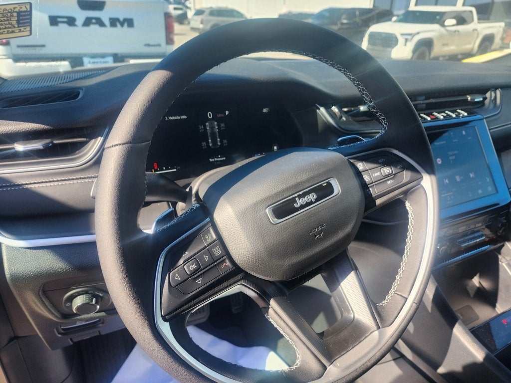 2025 Jeep Grand Cherokee GRAND CHEROKEE LAREDO X 4X2