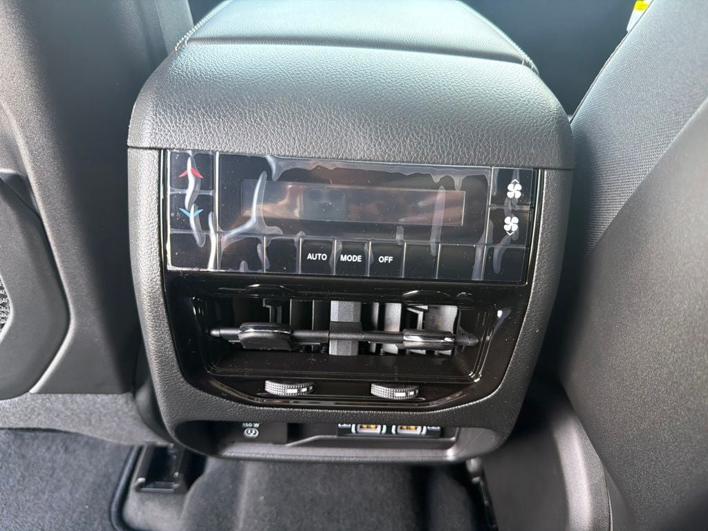 2026 Jeep Grand Cherokee GRAND CHEROKEE L LAREDO X 4X2