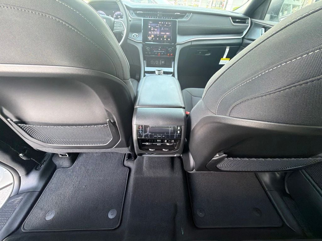 2026 Jeep Grand Cherokee GRAND CHEROKEE L LAREDO X 4X2