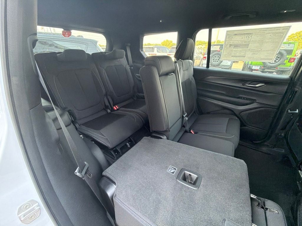2026 Jeep Grand Cherokee GRAND CHEROKEE L LAREDO X 4X2