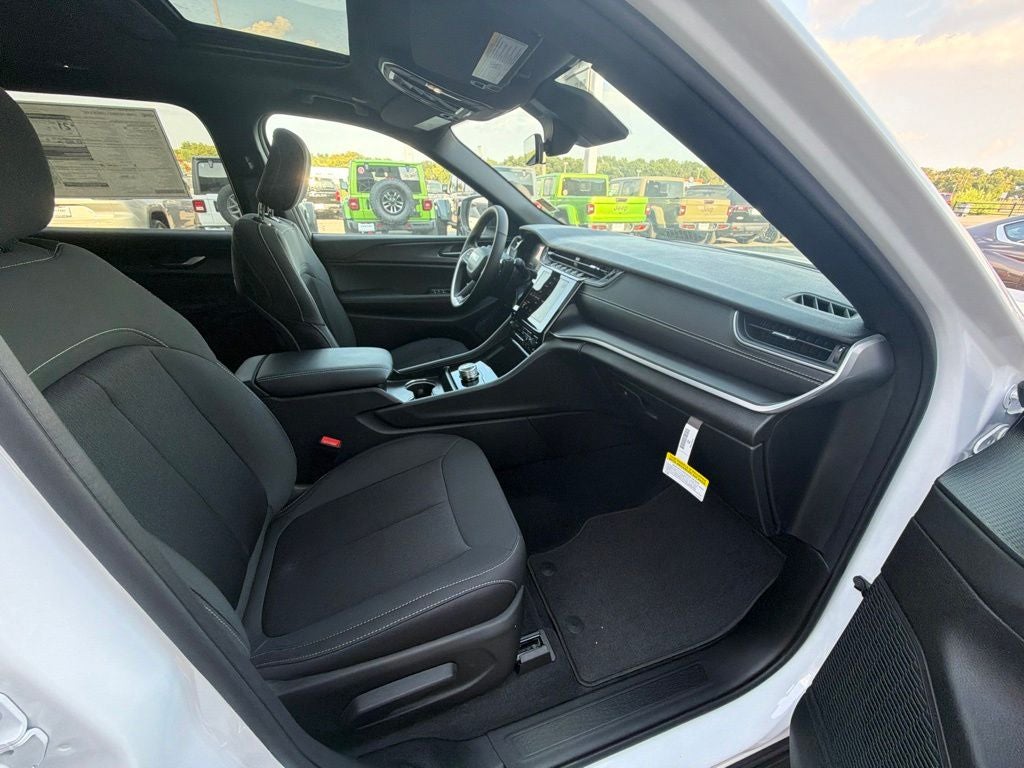 2026 Jeep Grand Cherokee GRAND CHEROKEE L LAREDO X 4X2