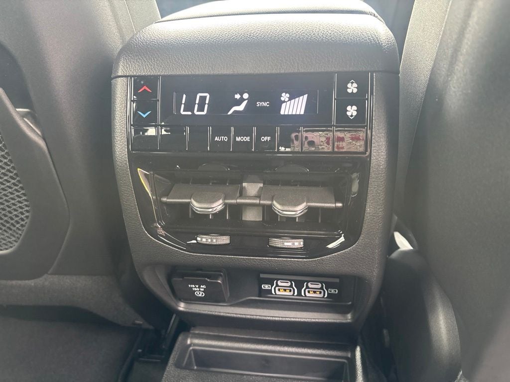 2026 Jeep Grand Cherokee GRAND CHEROKEE L LAREDO X 4X2