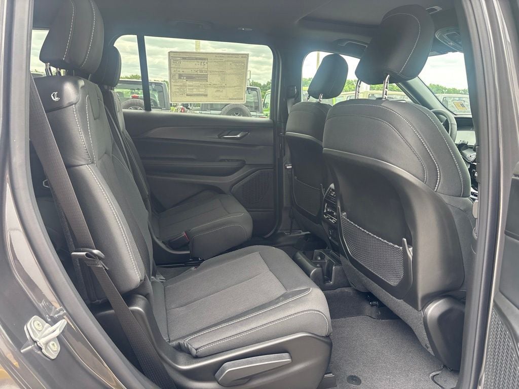 2026 Jeep Grand Cherokee GRAND CHEROKEE L LAREDO X 4X2