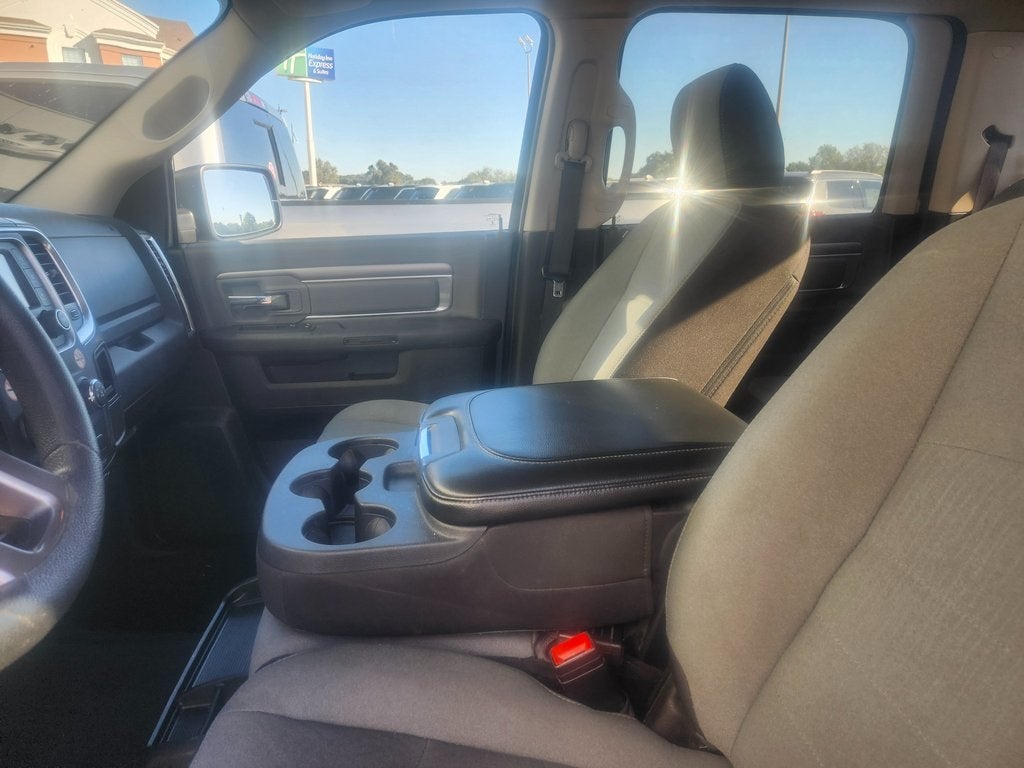 2022 RAM 1500 Classic SLT Crew Cab 4x2 5'7' Box