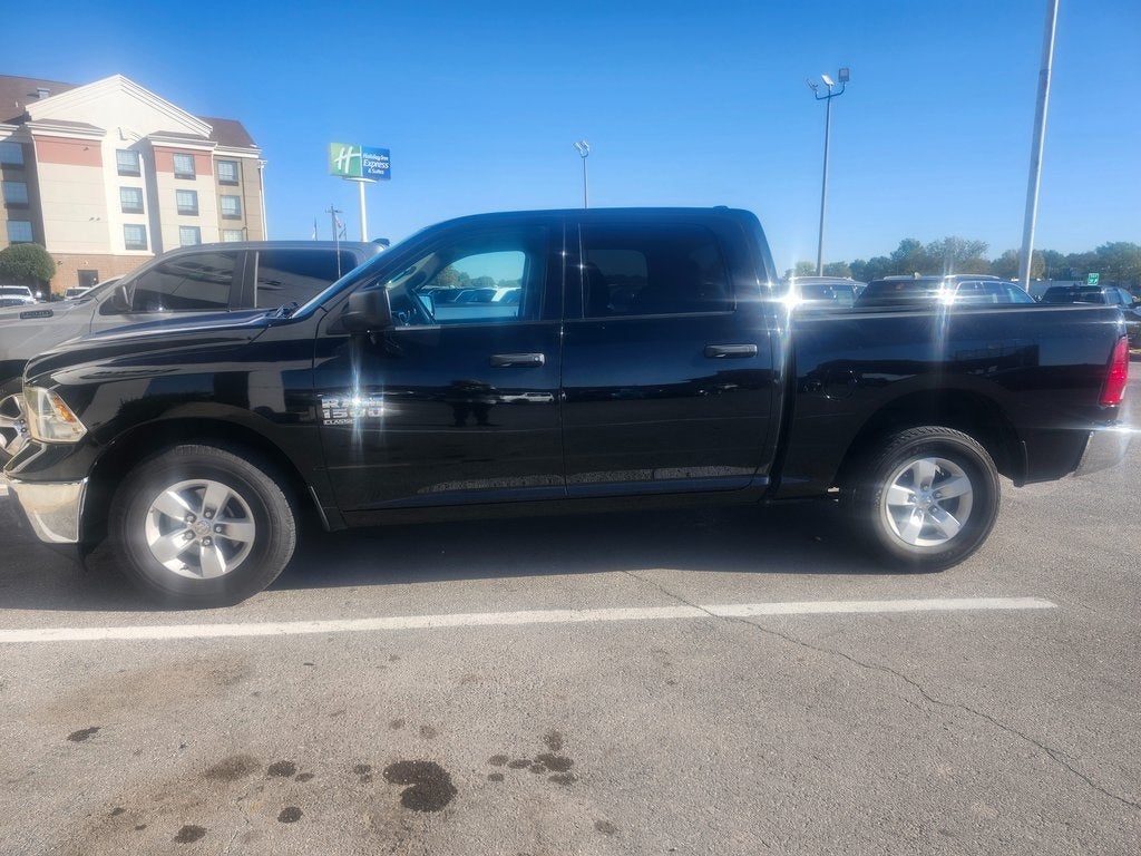 2022 RAM 1500 Classic SLT Crew Cab 4x2 5'7' Box
