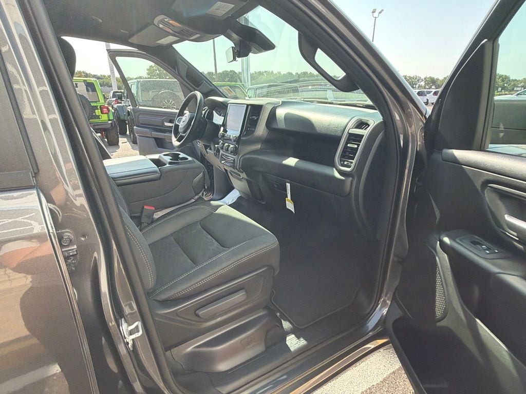 2026 RAM 1500 RAM 1500 EXPRESS QUAD CAB 4X2 6'4' BOX