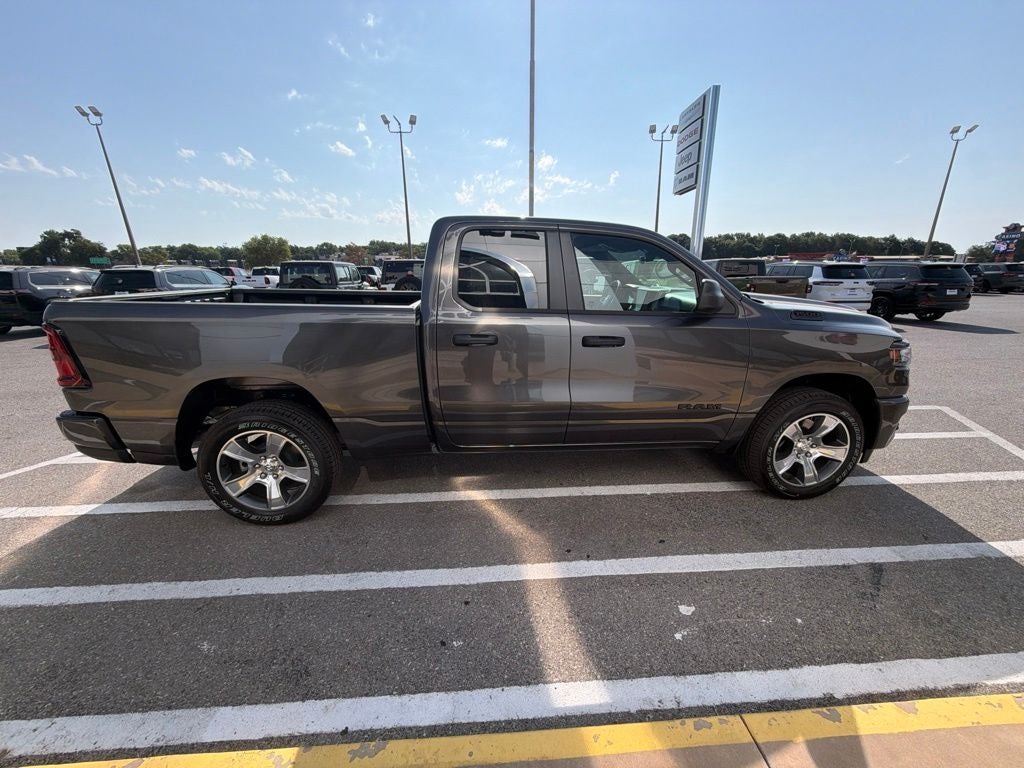 2026 RAM 1500 RAM 1500 EXPRESS QUAD CAB 4X2 6'4' BOX
