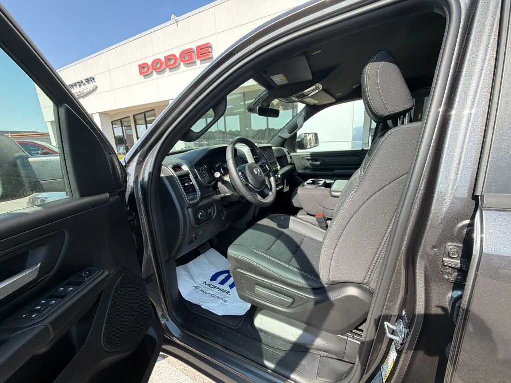 2026 RAM 1500 RAM 1500 EXPRESS QUAD CAB 4X2 6'4' BOX
