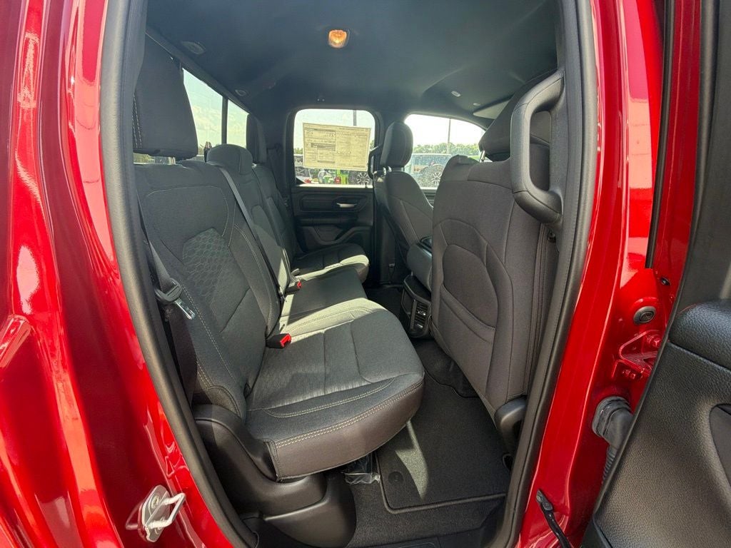 2026 RAM 1500 RAM 1500 EXPRESS QUAD CAB 4X2 6'4' BOX