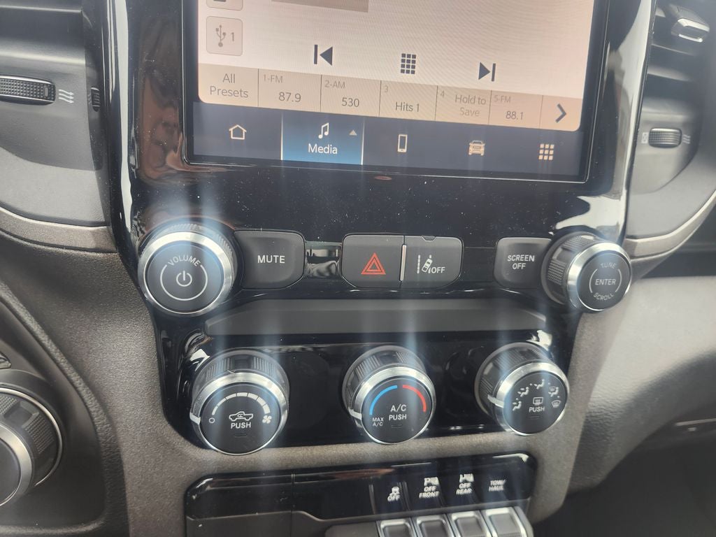 2026 RAM Ram 1500 RAM 1500 TRADESMAN CREW CAB 4X2 5'7' BOX