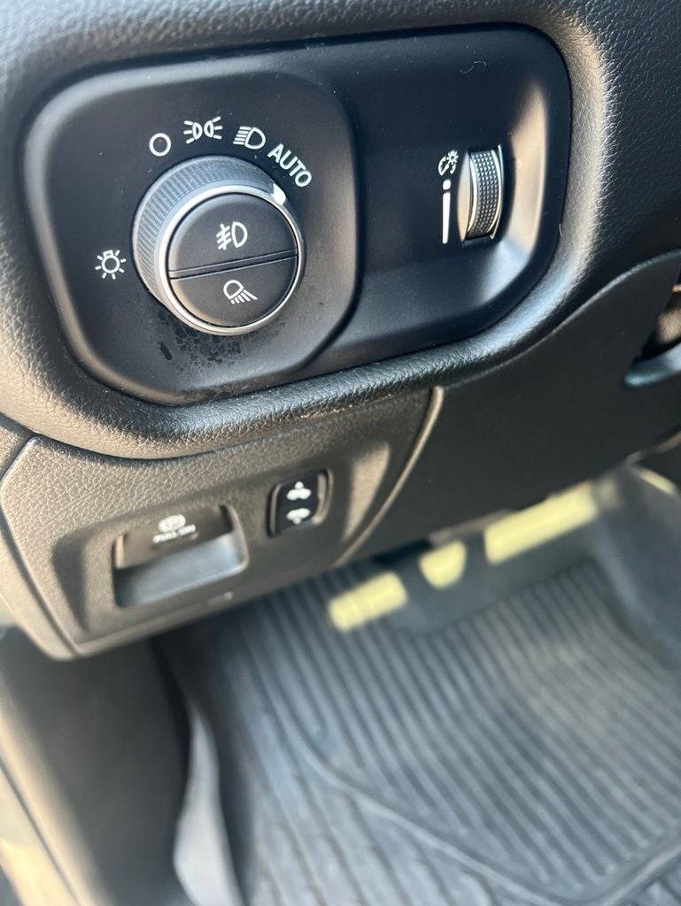 2023 RAM 1500 Big Horn Crew Cab 4x4 5'7' Box