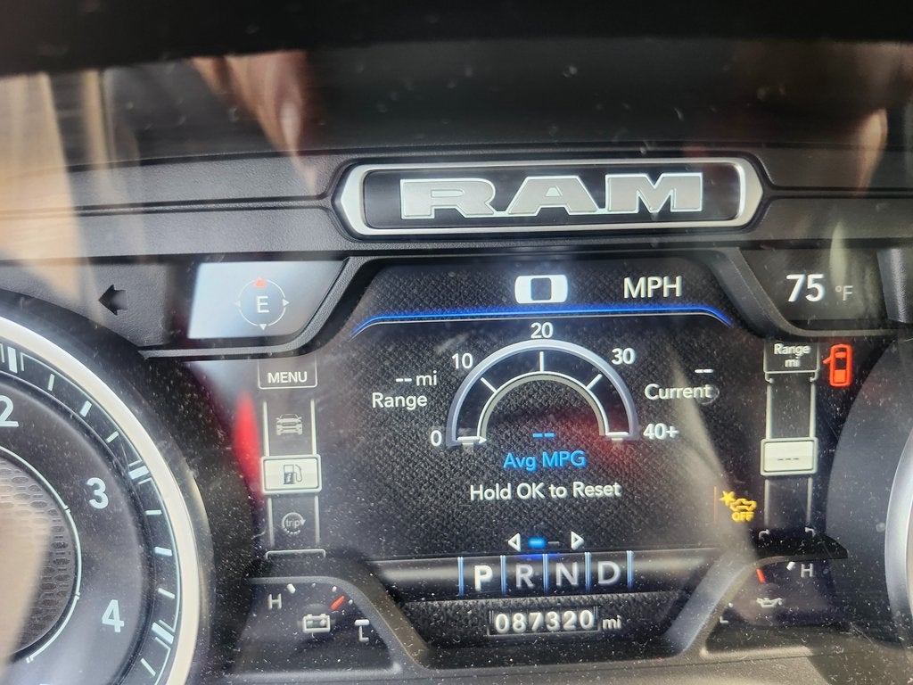 2022 RAM 1500 Laramie Crew Cab 4x4 5'7' Box