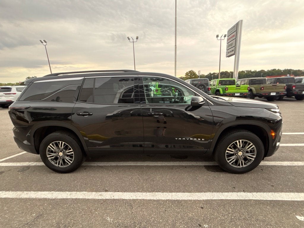 2026 Chevrolet Traverse FWD LT