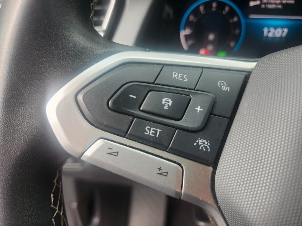 2024 Volkswagen Atlas Cross Sport 2.0T SE w/Technology