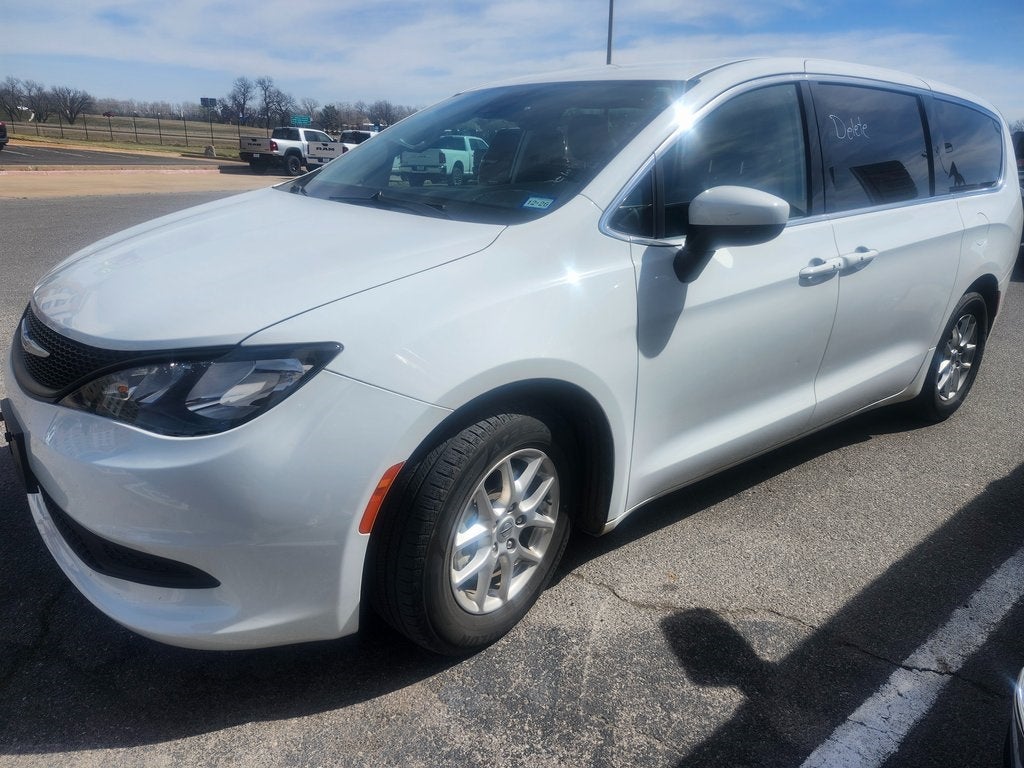 2023 Chrysler Voyager LX