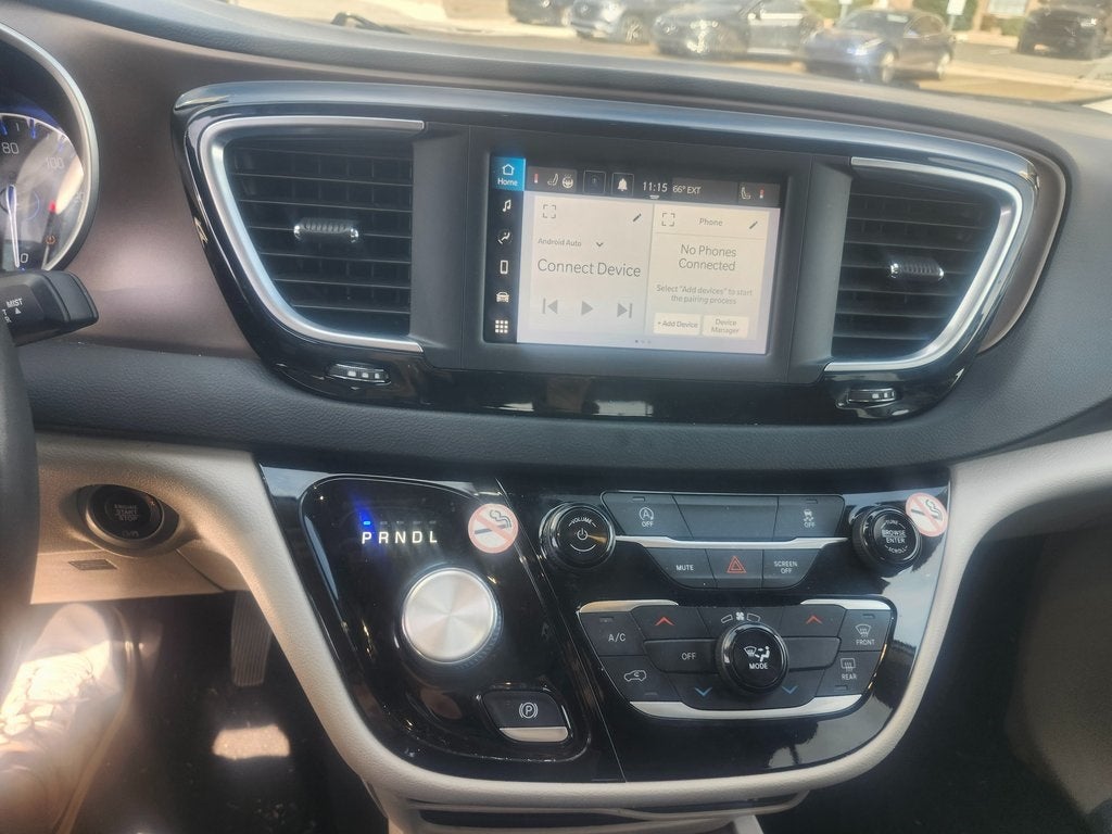 2023 Chrysler Voyager LX