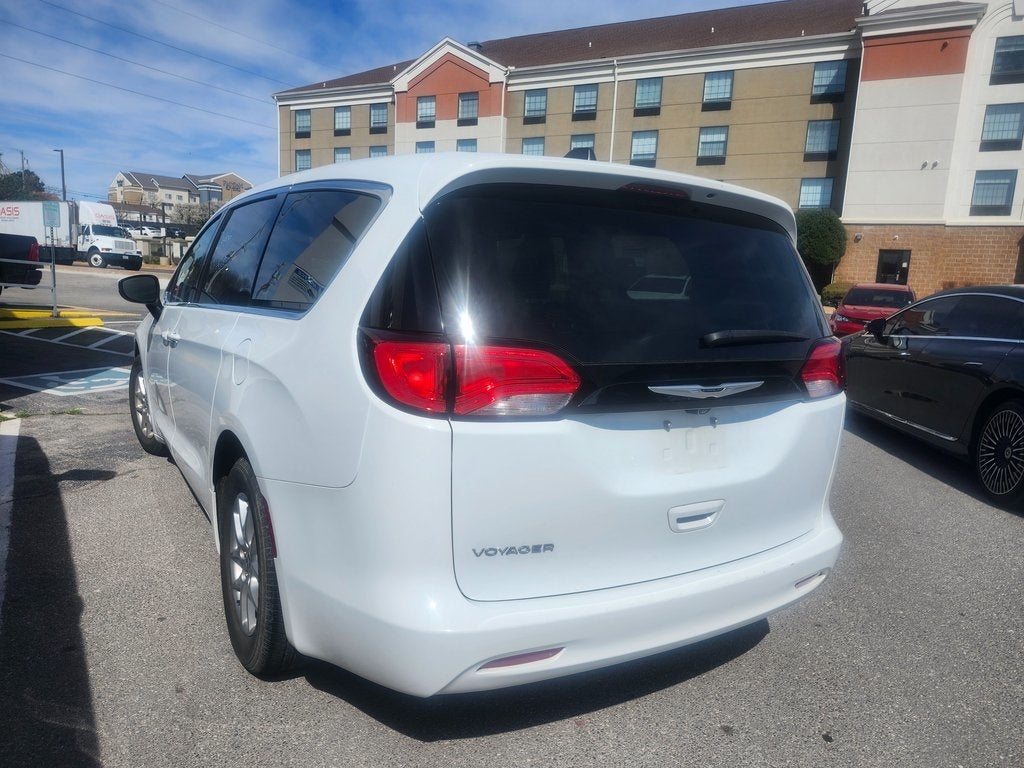 2023 Chrysler Voyager LX