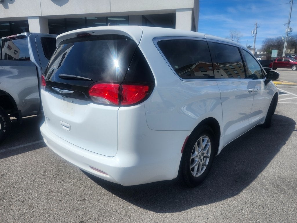 2023 Chrysler Voyager LX