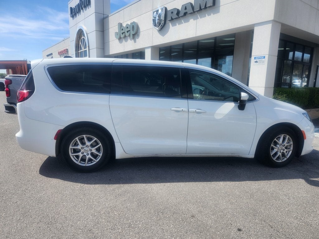 2023 Chrysler Voyager LX