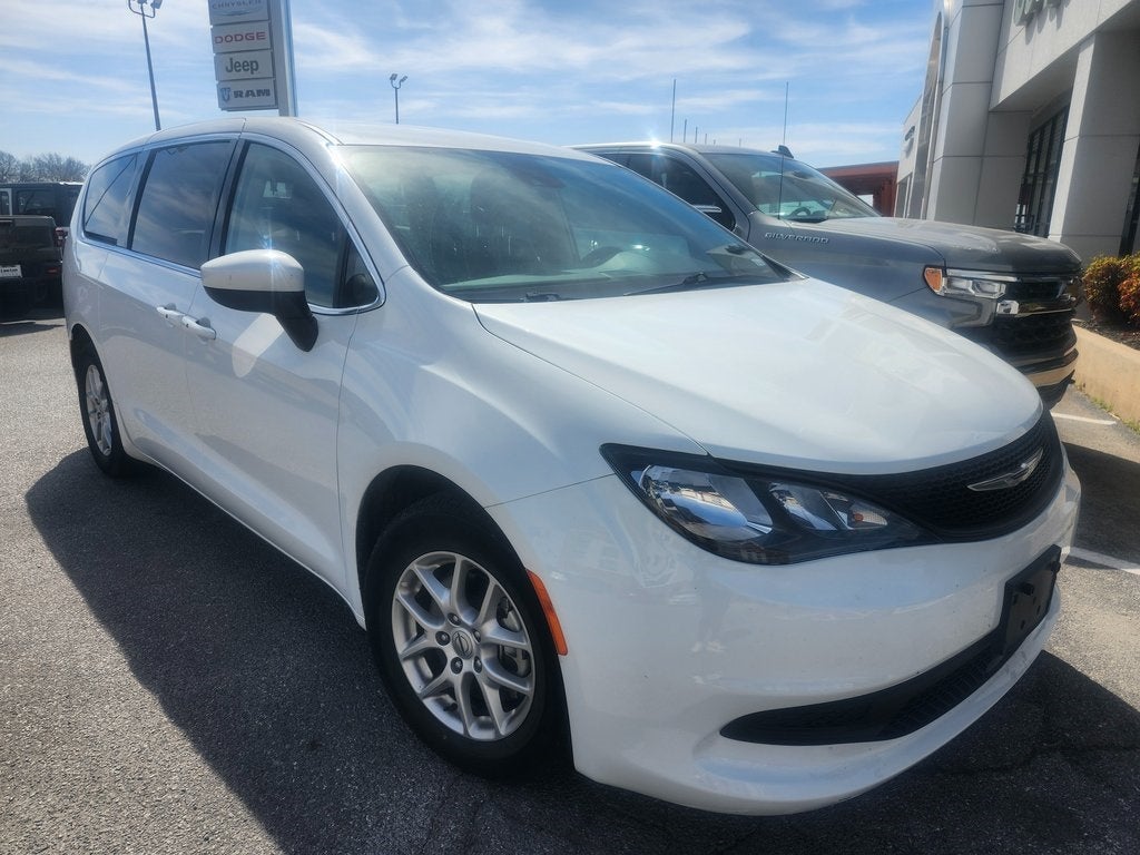 2023 Chrysler Voyager LX