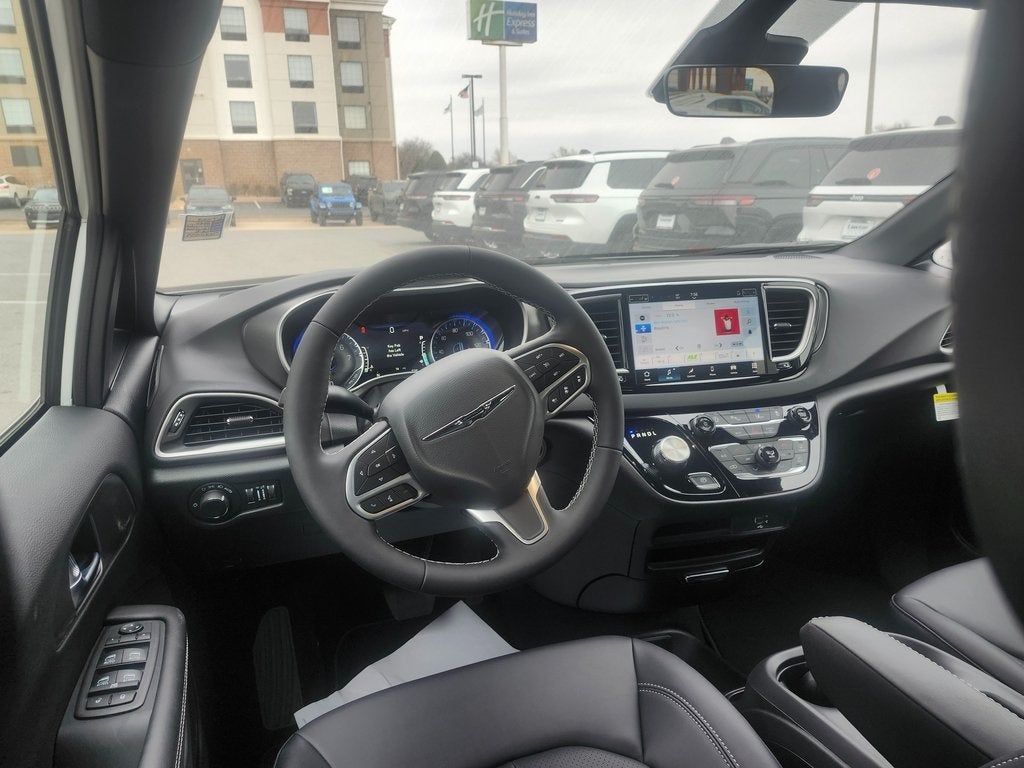 2026 Chrysler Voyager VOYAGER LX