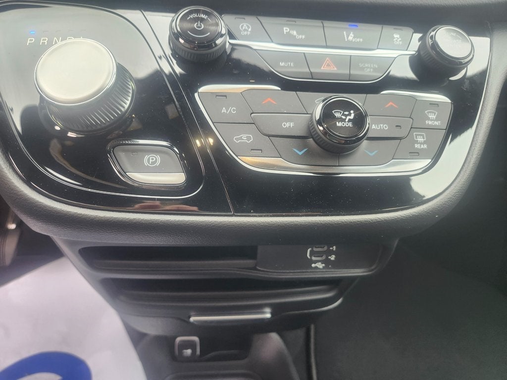 2026 Chrysler Voyager VOYAGER LX