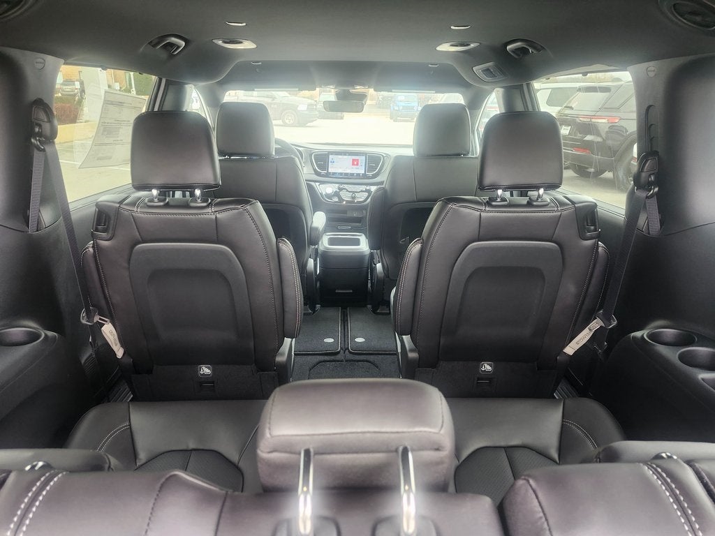 2026 Chrysler Voyager VOYAGER LX