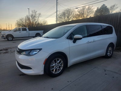2022 Chrysler Voyager LX