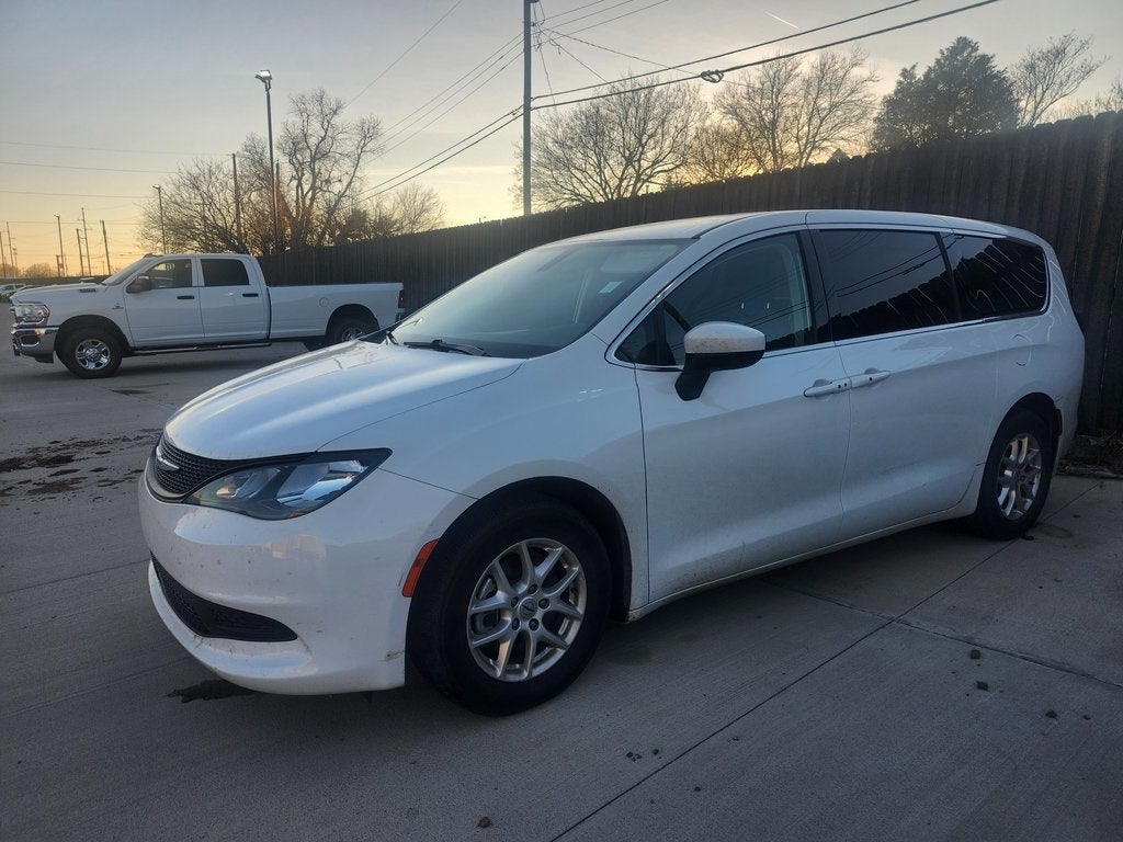 2022 Chrysler Voyager LX