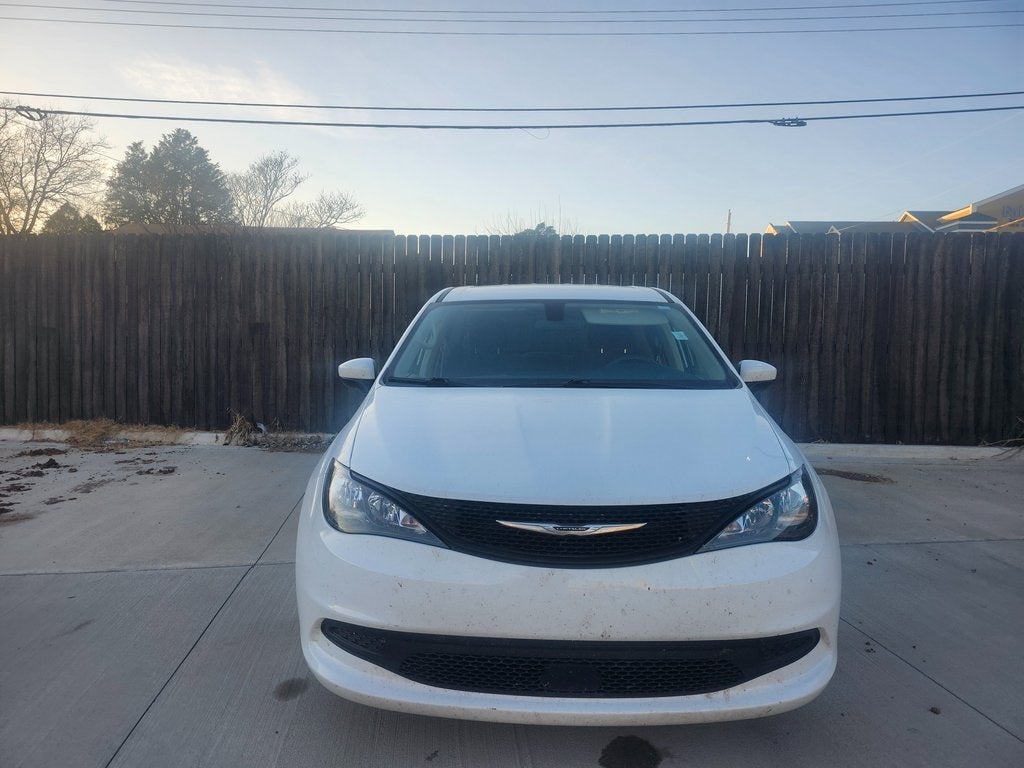 2022 Chrysler Voyager LX