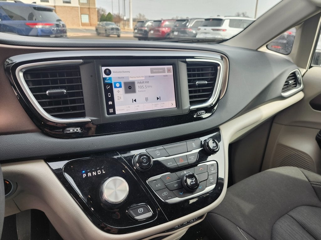 2023 Chrysler Voyager LX