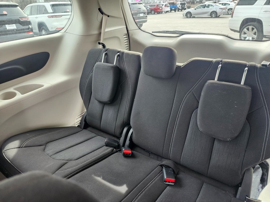 2023 Chrysler Voyager LX