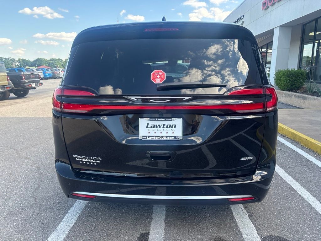 2027 Chrysler Pacifica PACIFICA SELECT AWD