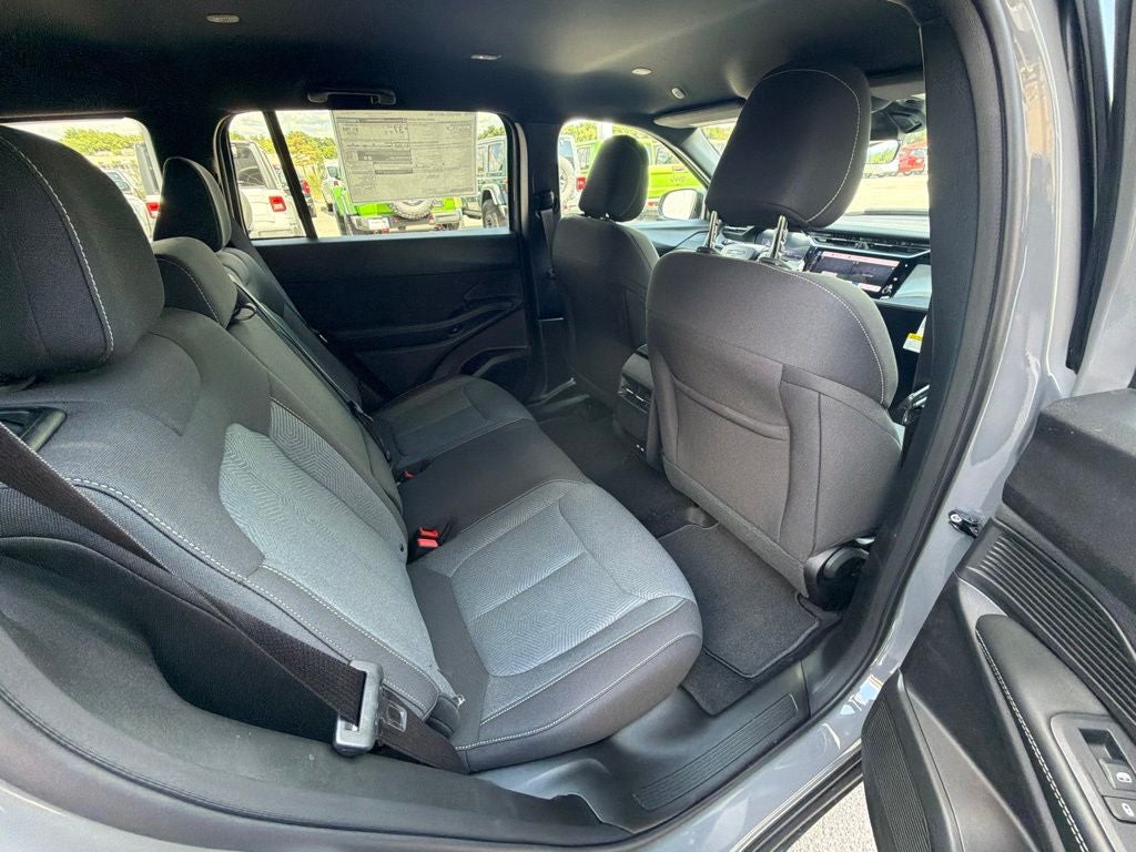 2026 Jeep Cherokee CHEROKEE LAREDO 4X4