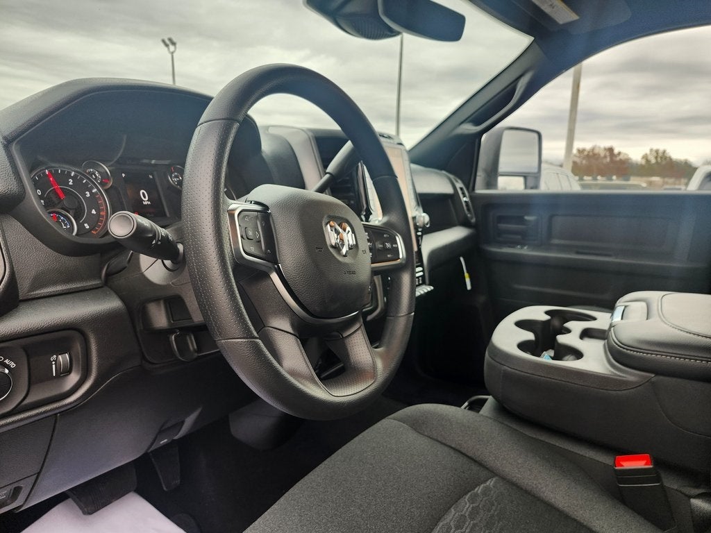 2026 RAM Ram 3500 RAM 3500 TRADESMAN CREW CAB 4X4 6'4' BOX