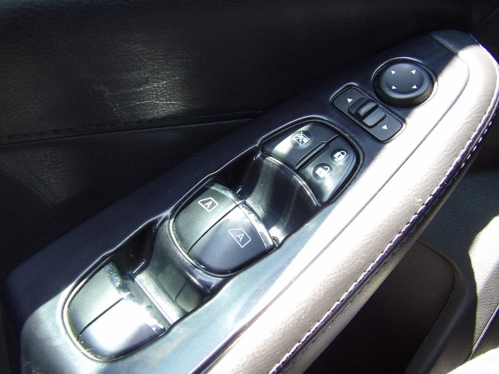 2018 Nissan Maxima SR
