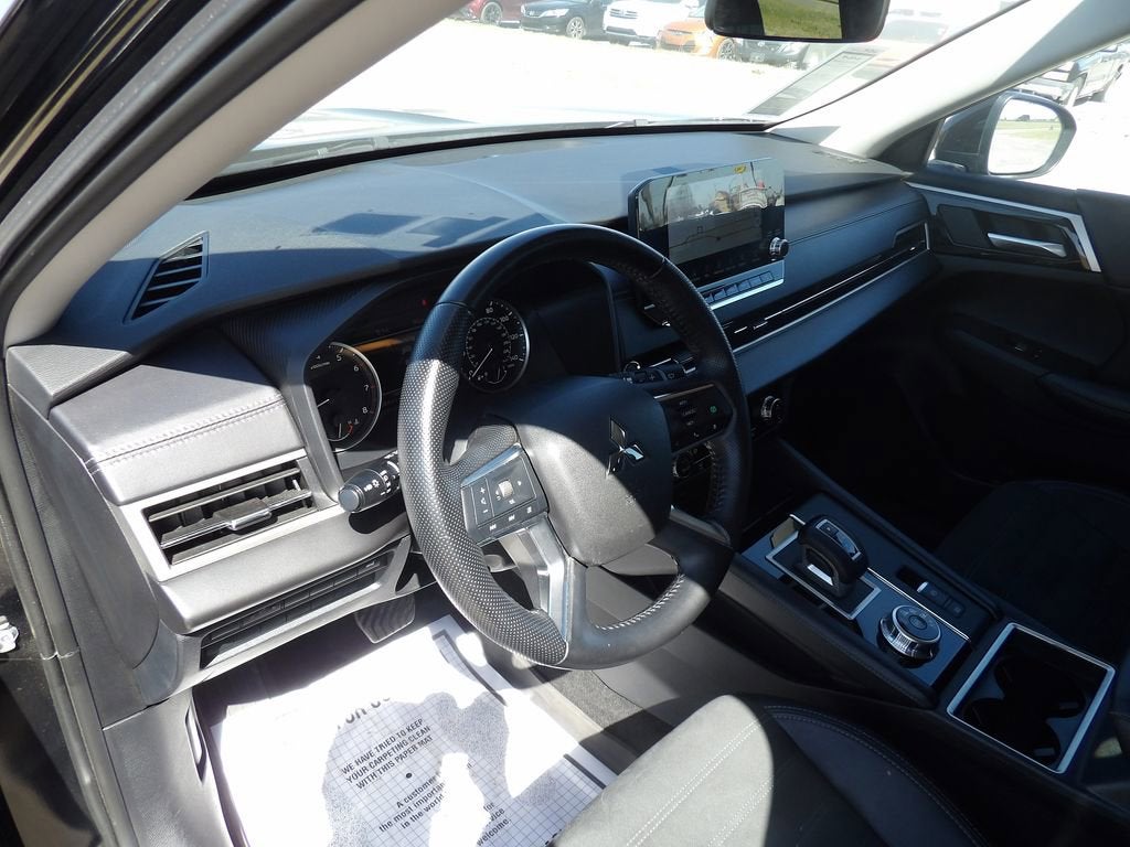 2024 Mitsubishi Outlander SE